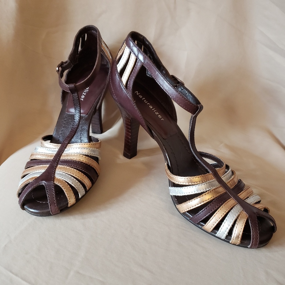 NWOT Naturalizer Leather Peep Toe Heels